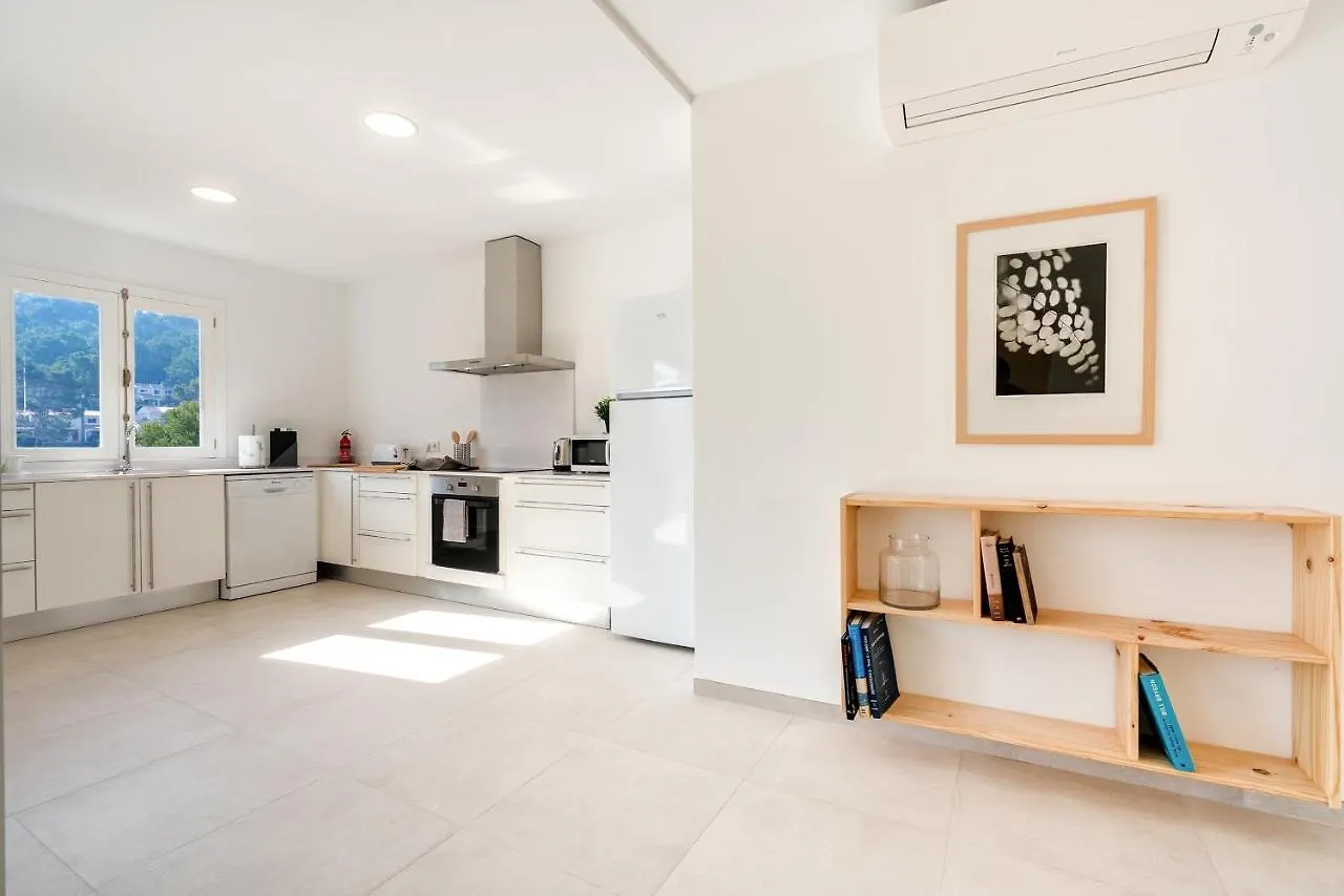 Villa Lovely Central Apartment Guillem 3 Bedrooms Close To The Beach Central Location Cala San Vicente Cala de Sant Vicenc Spanje